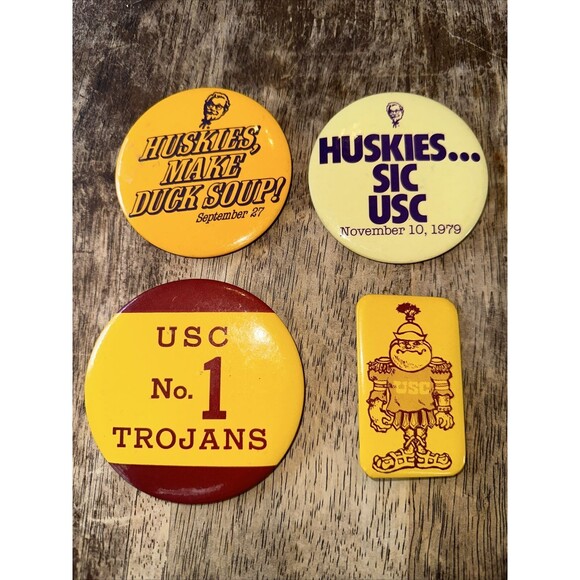 4 VINTAGE PINBACK BUTTON USC TROJANS UNIVERSITY OF SOUTHERN CALIFORNIA KFC - Picture 1 of 6